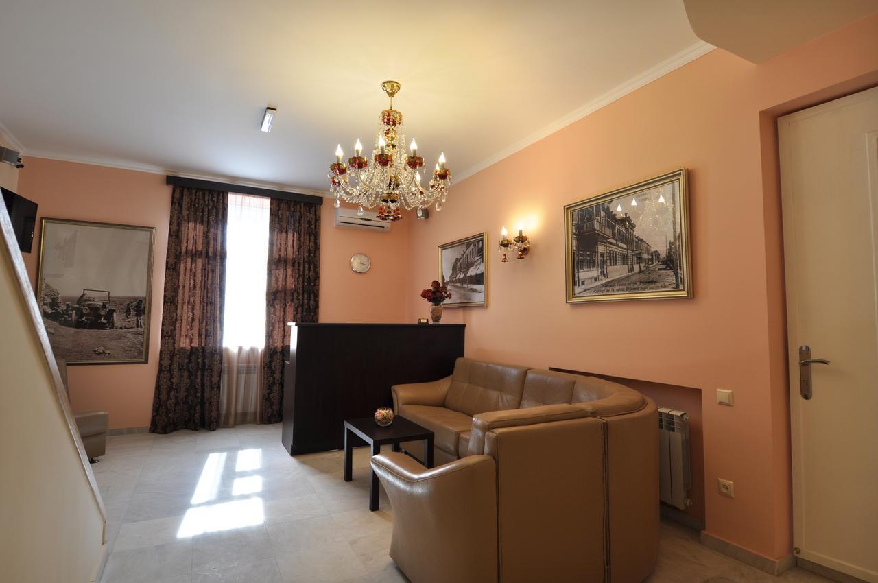 Albert House Hotel And Tours Yerevan Ngoại thất bức ảnh