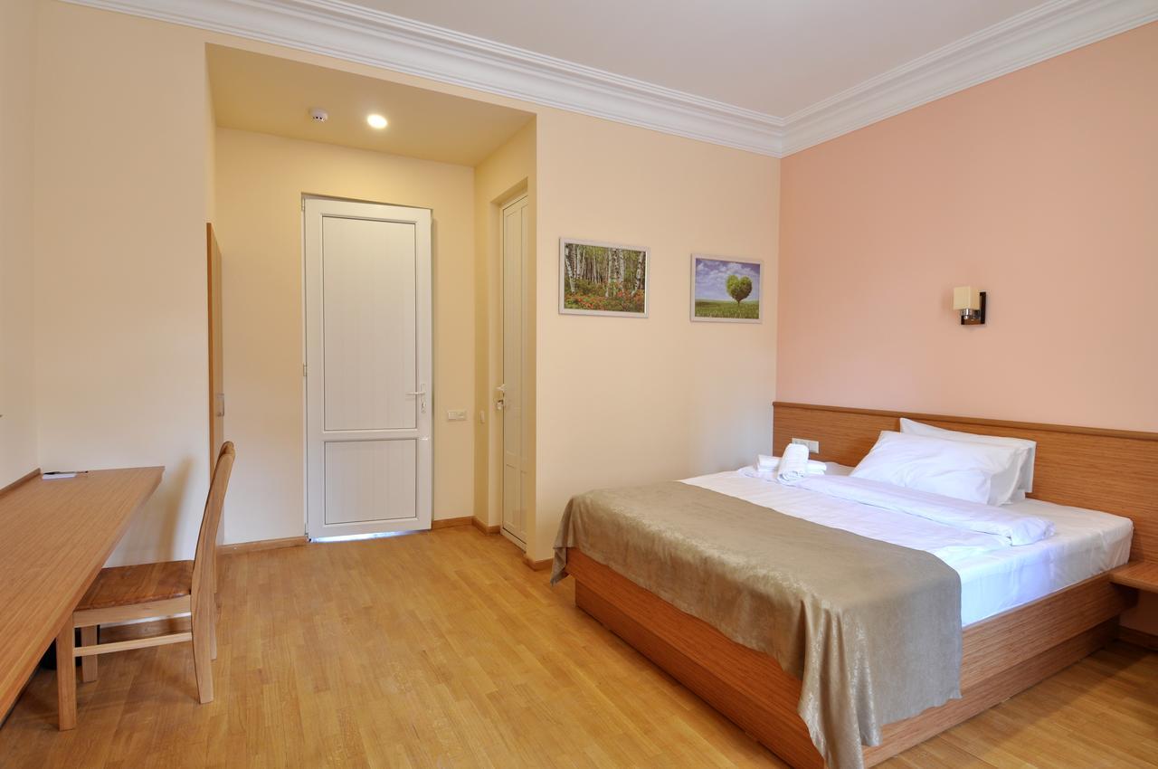 Albert House Hotel And Tours Yerevan Ngoại thất bức ảnh