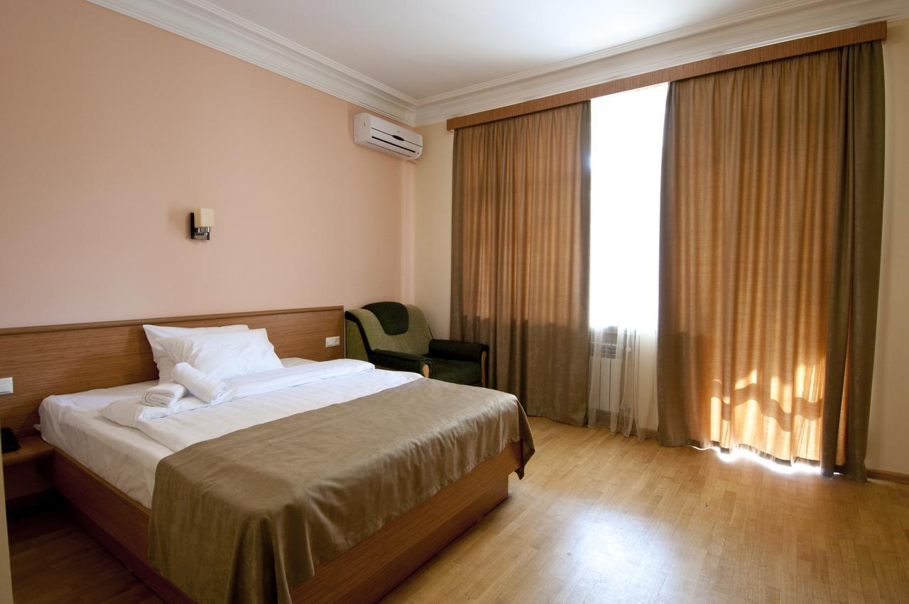 Albert House Hotel And Tours Yerevan Ngoại thất bức ảnh