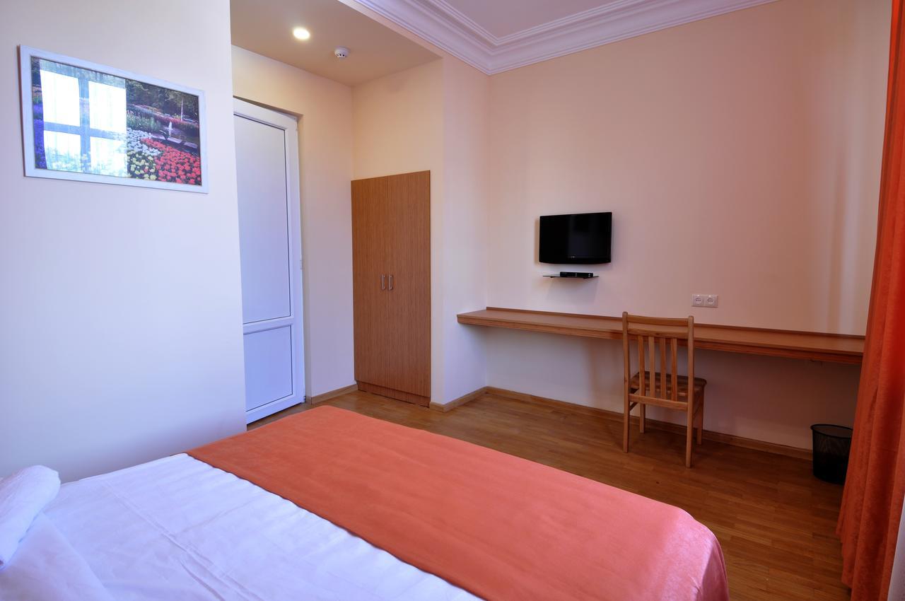 Albert House Hotel And Tours Yerevan Ngoại thất bức ảnh