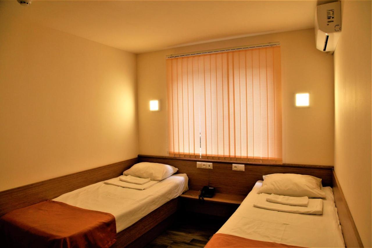 Albert House Hotel And Tours Yerevan Ngoại thất bức ảnh