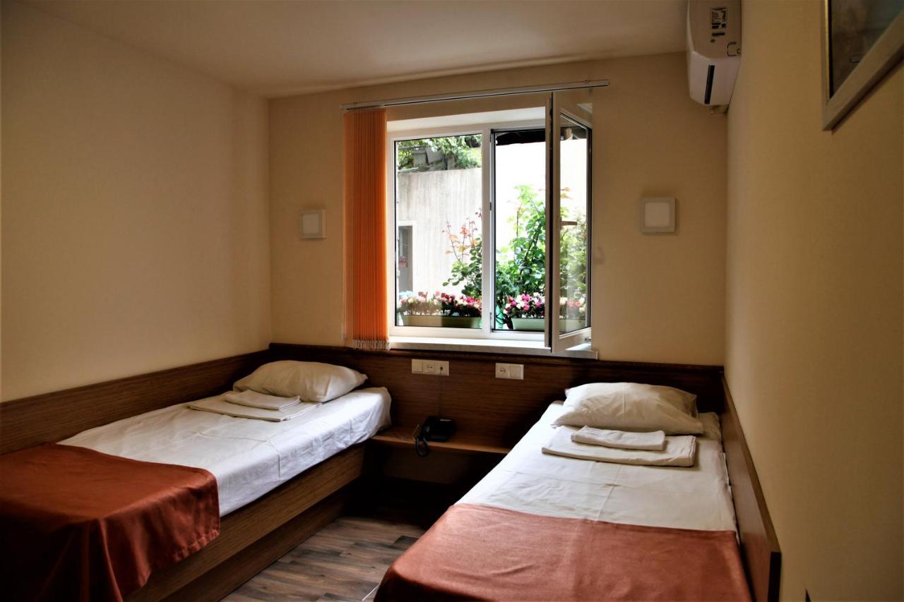 Albert House Hotel And Tours Yerevan Ngoại thất bức ảnh