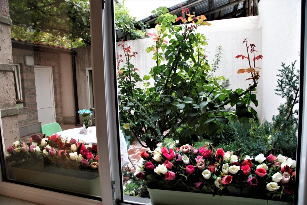 Albert House Hotel And Tours Yerevan Ngoại thất bức ảnh