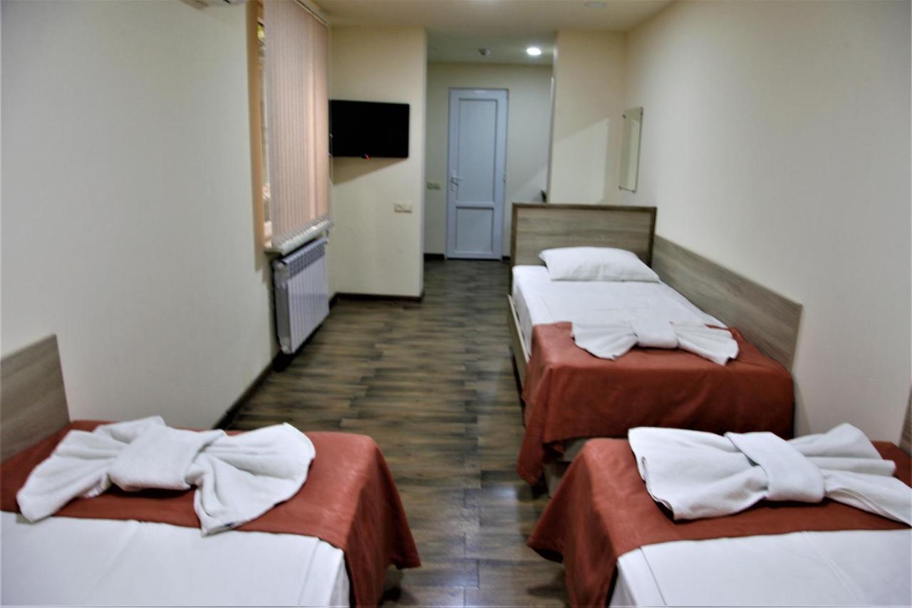 Albert House Hotel And Tours Yerevan Ngoại thất bức ảnh