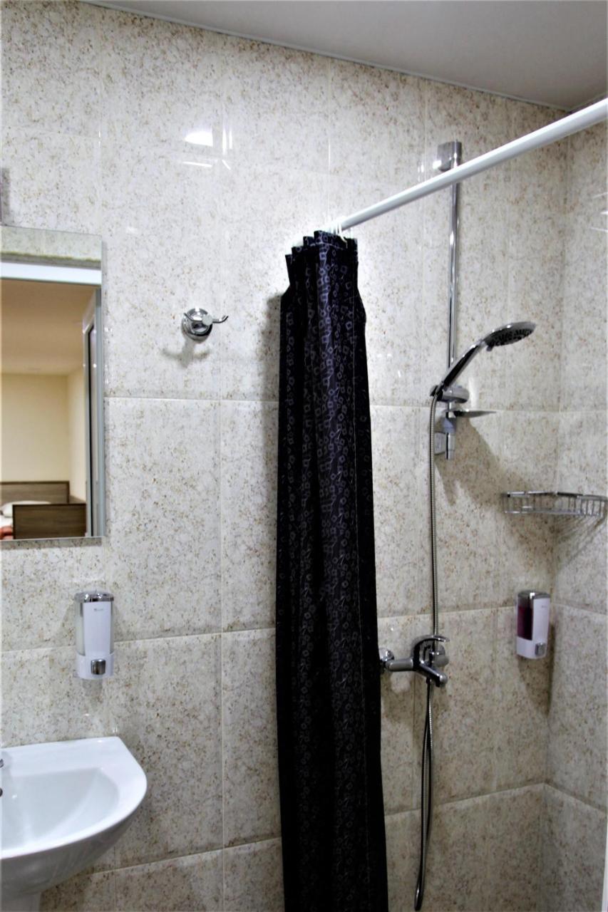 Albert House Hotel And Tours Yerevan Ngoại thất bức ảnh