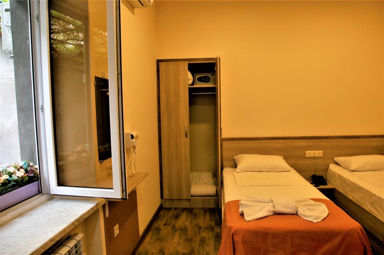 Albert House Hotel And Tours Yerevan Ngoại thất bức ảnh