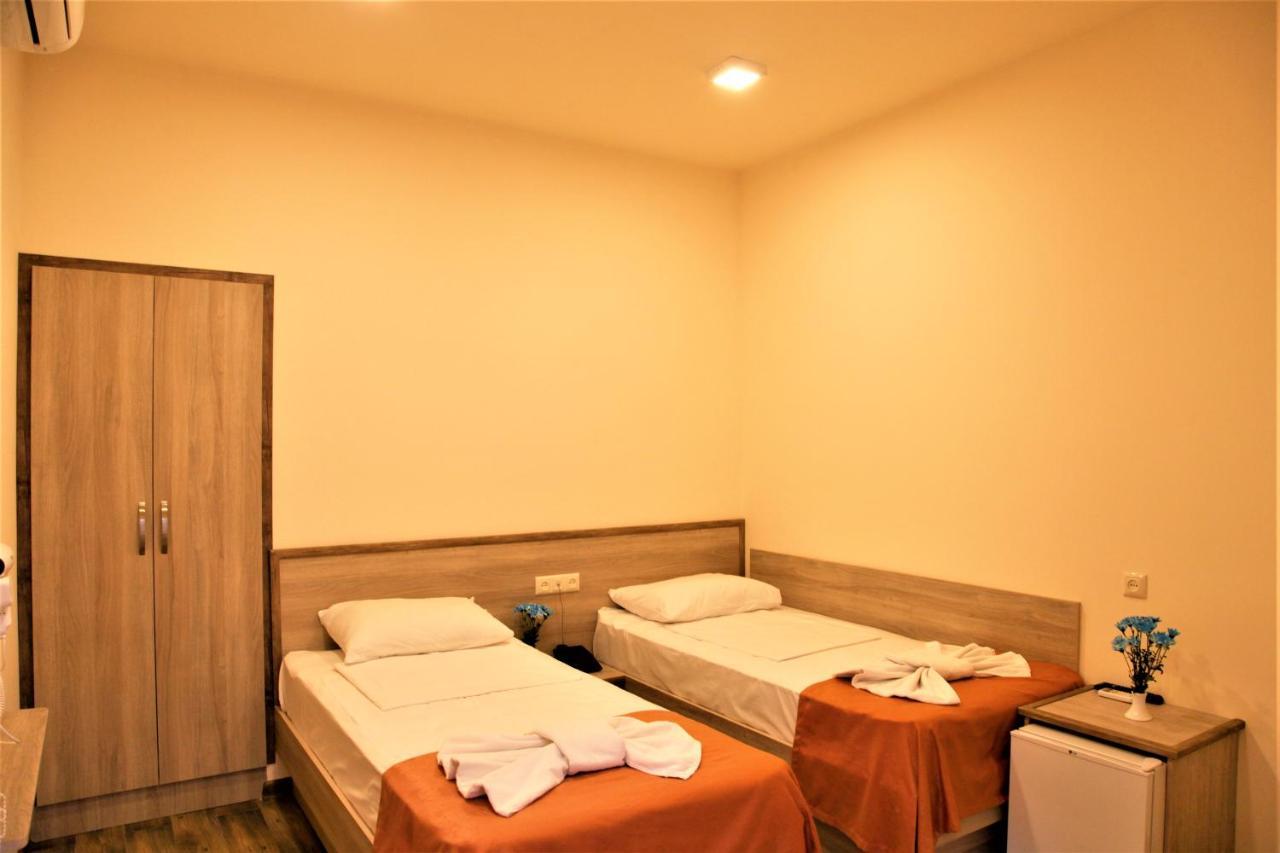 Albert House Hotel And Tours Yerevan Ngoại thất bức ảnh